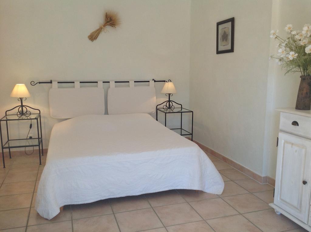 Le Clos Des Cigales Roussillon  Ruang foto