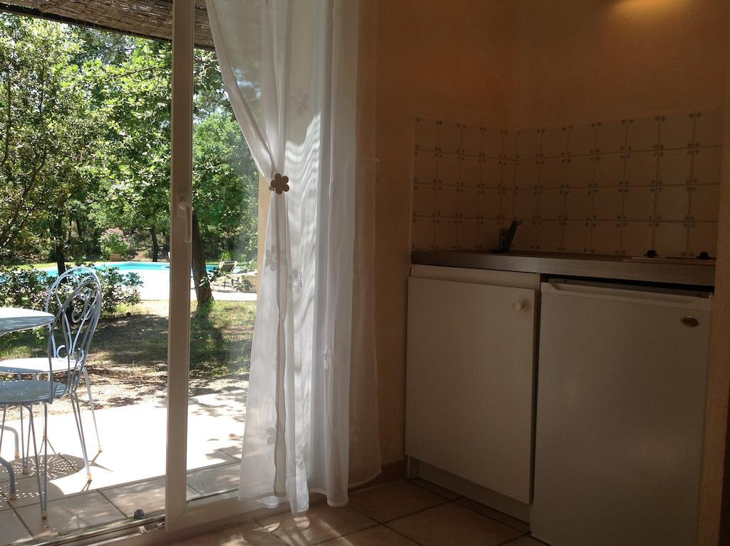Le Clos Des Cigales Roussillon  Ruang foto