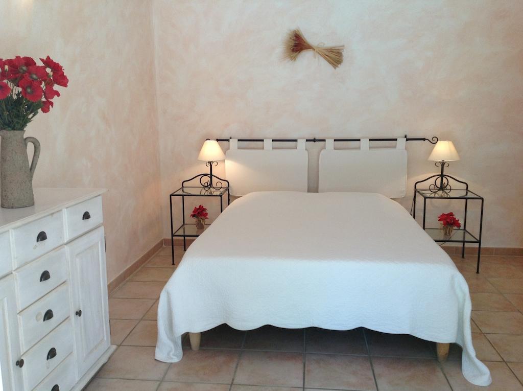 Le Clos Des Cigales Roussillon  Ruang foto